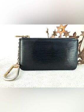 LOUIS VUITTON Black Epi Leather Key Pouch Cles Wallet Coin Case Chain